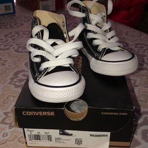 Brand new Blk/Wht converse Toddler